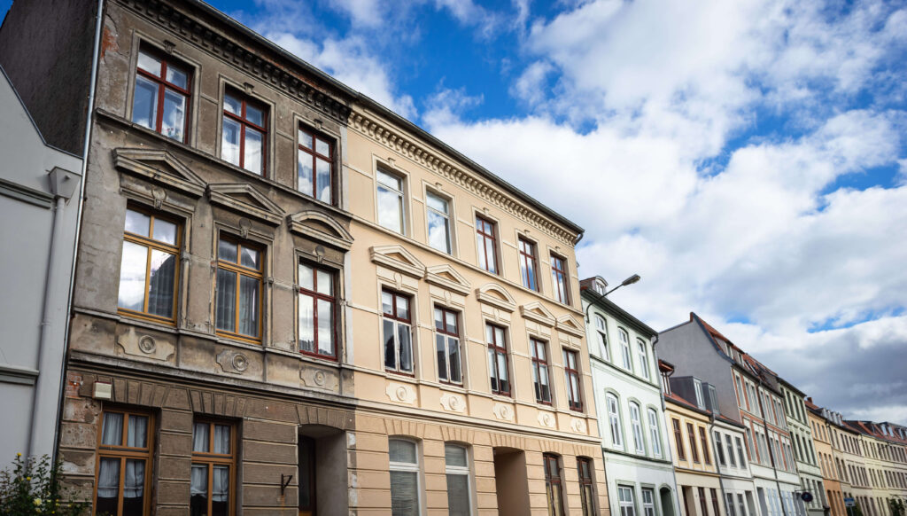 Fassadensanierung – Vorher und nachher.