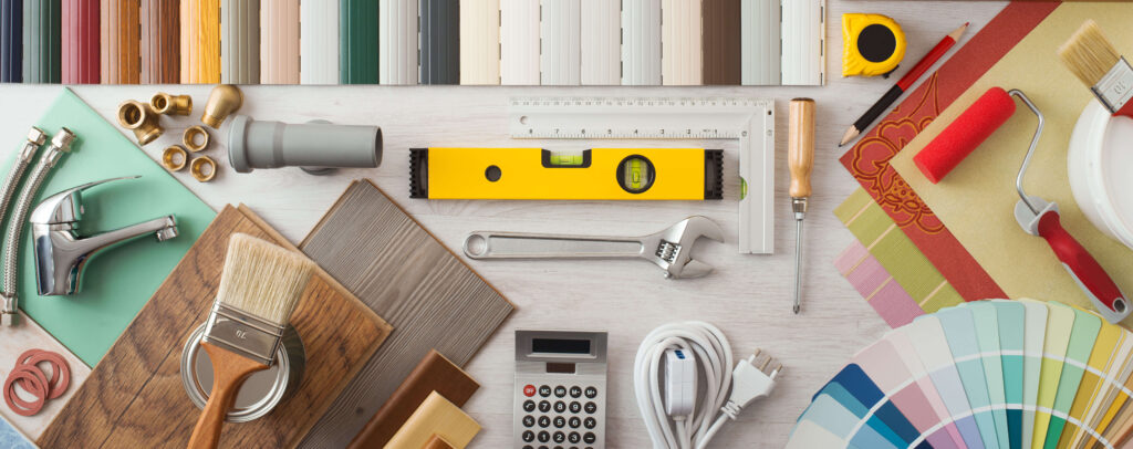 Werkzeuge, Kanel, Farbeimer, Bodenplatten, Farbproben von Materialien